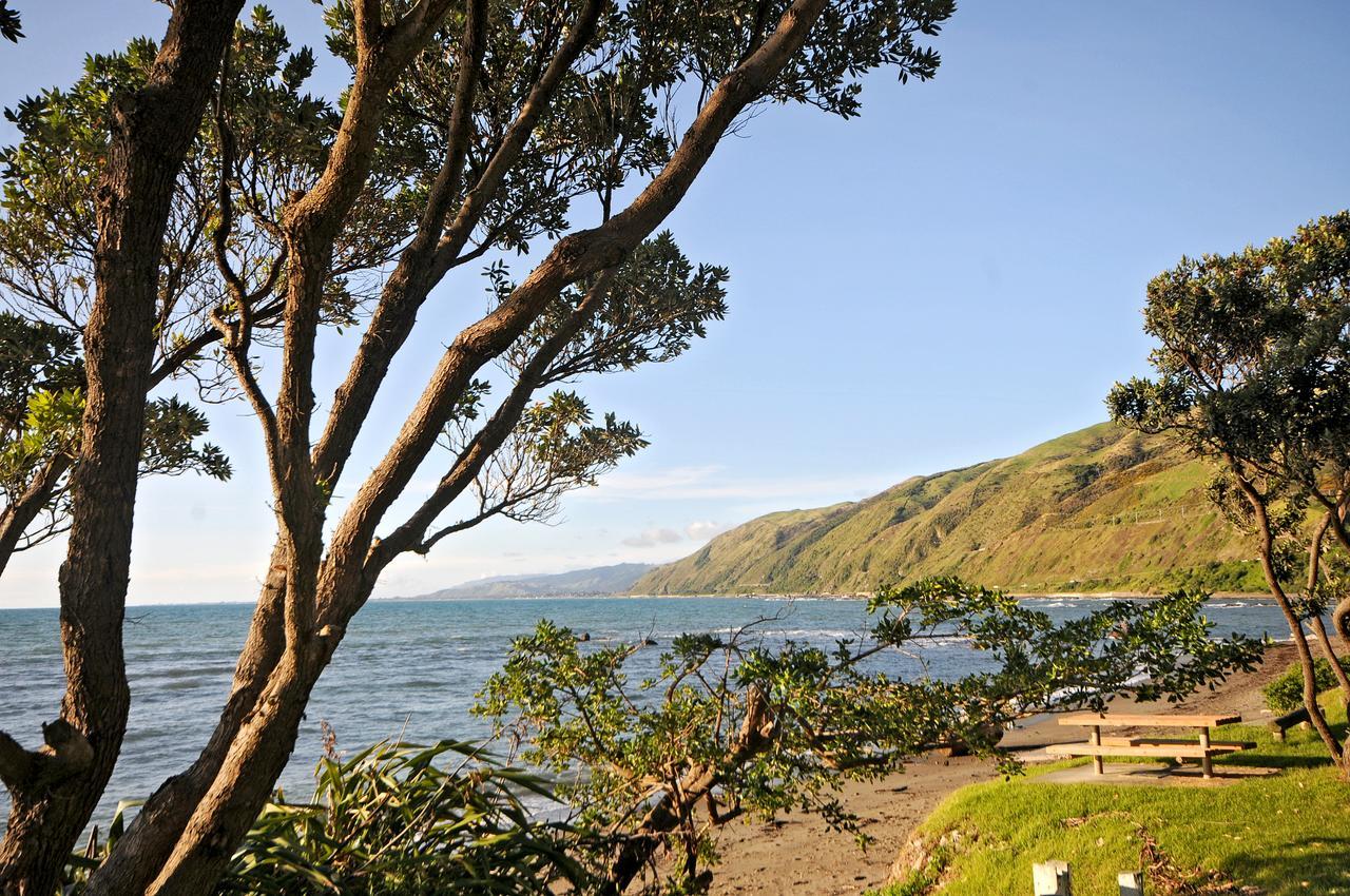 Kapiti Waves Bed & Breakfast Pukerua Bay Exterior photo