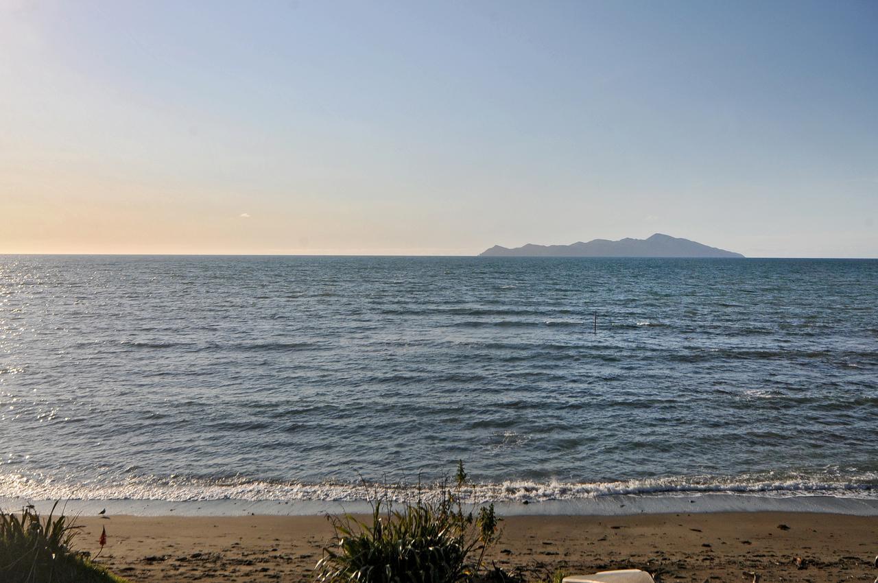 Kapiti Waves Bed & Breakfast Pukerua Bay Exterior photo