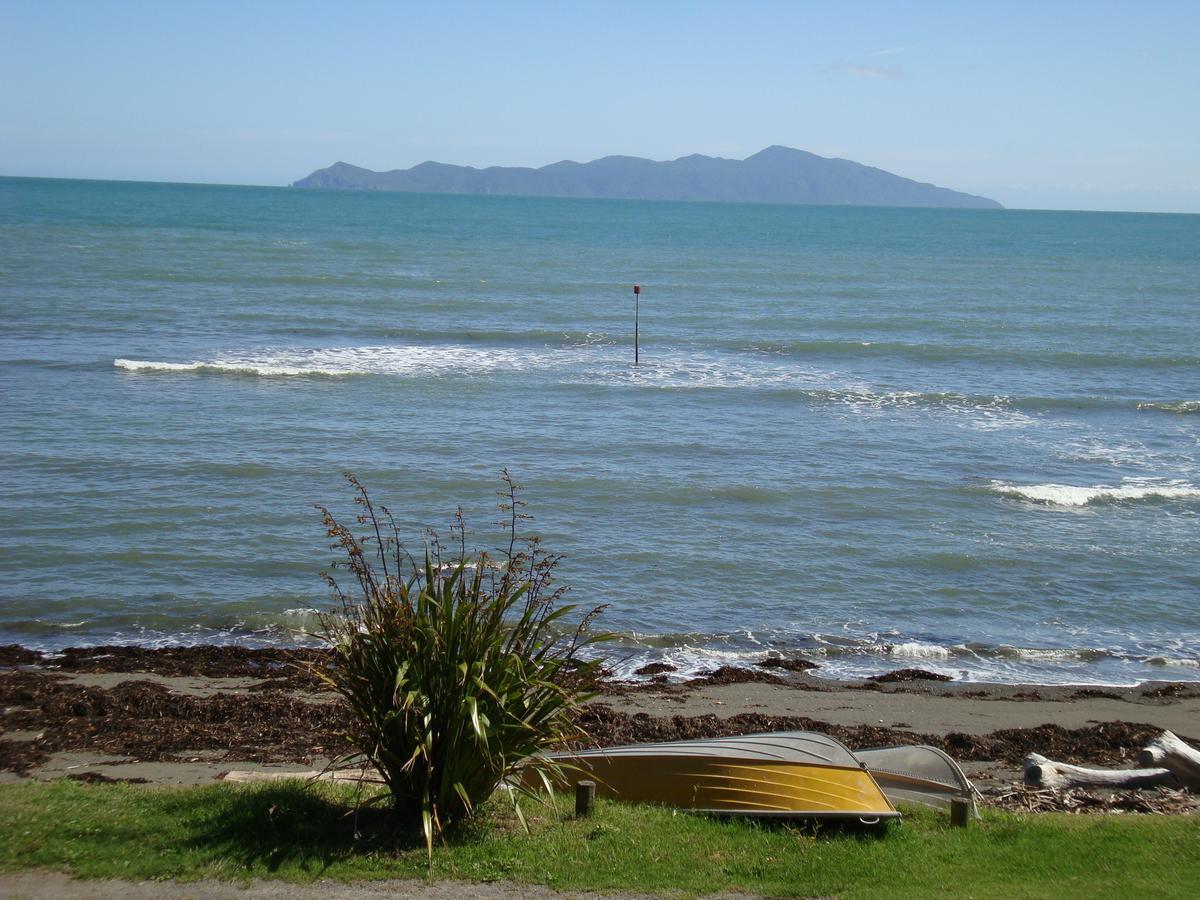 Kapiti Waves Bed & Breakfast Pukerua Bay Exterior photo