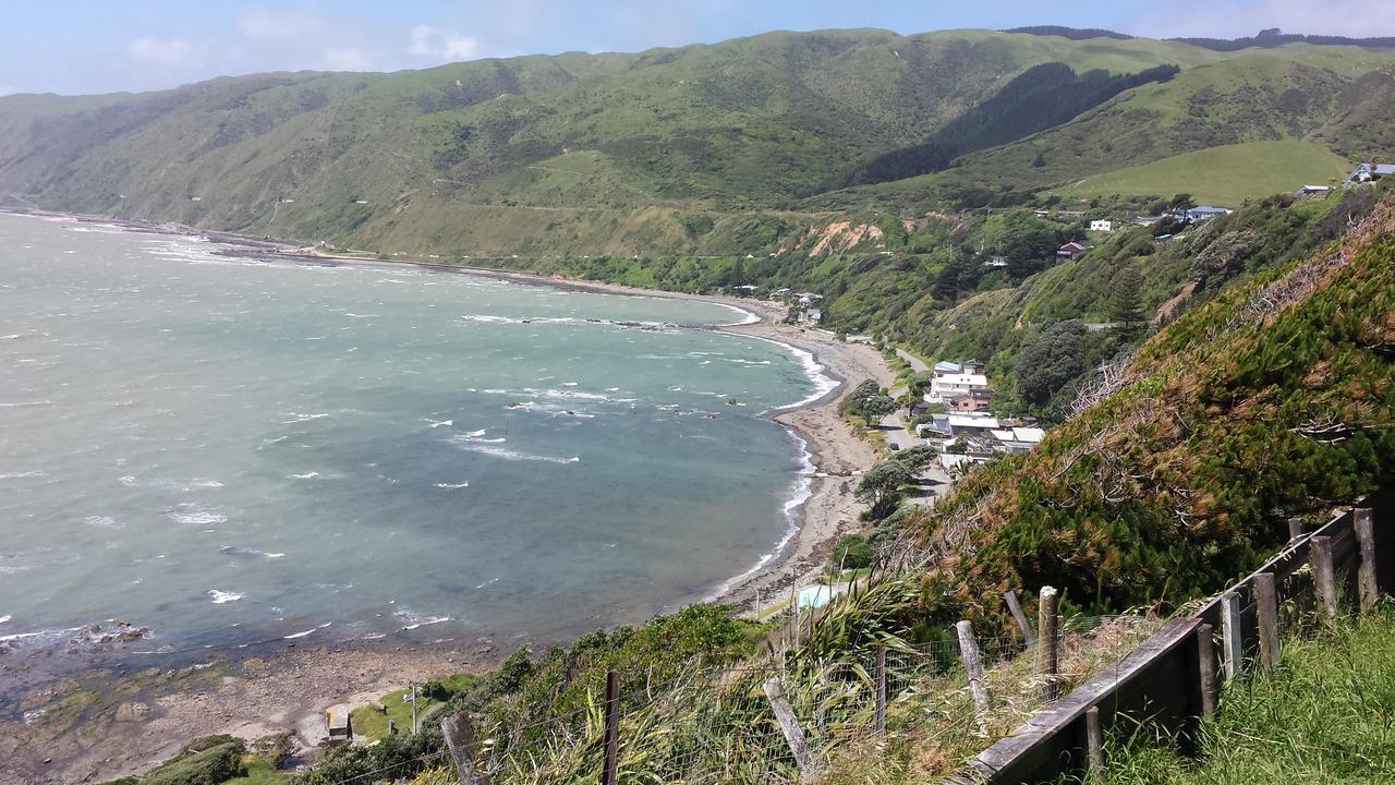 Kapiti Waves Bed & Breakfast Pukerua Bay Exterior photo